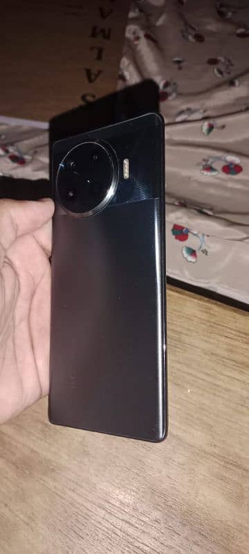 Tecno Spark 20 pro plus 2