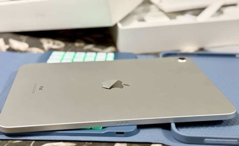 Apple iPad 10th Generation in Warranty 1