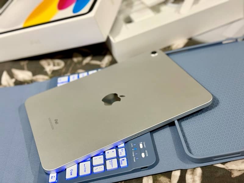 Apple iPad 10th Generation in Warranty 5