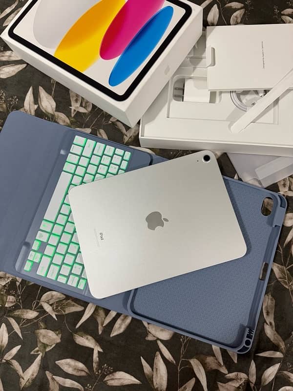 Apple iPad 10th Generation in Warranty 6