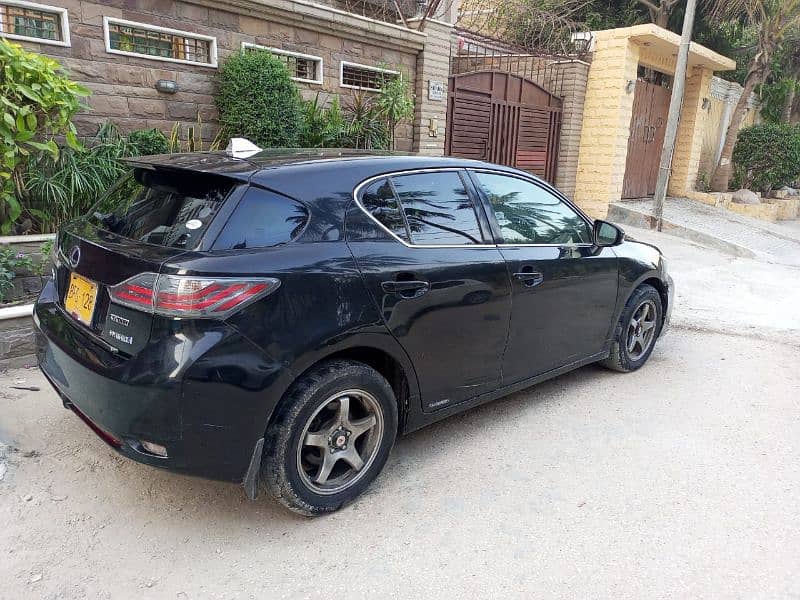 Lexus CT200h 2011 1