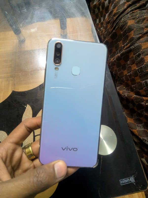 Vivo y17 3