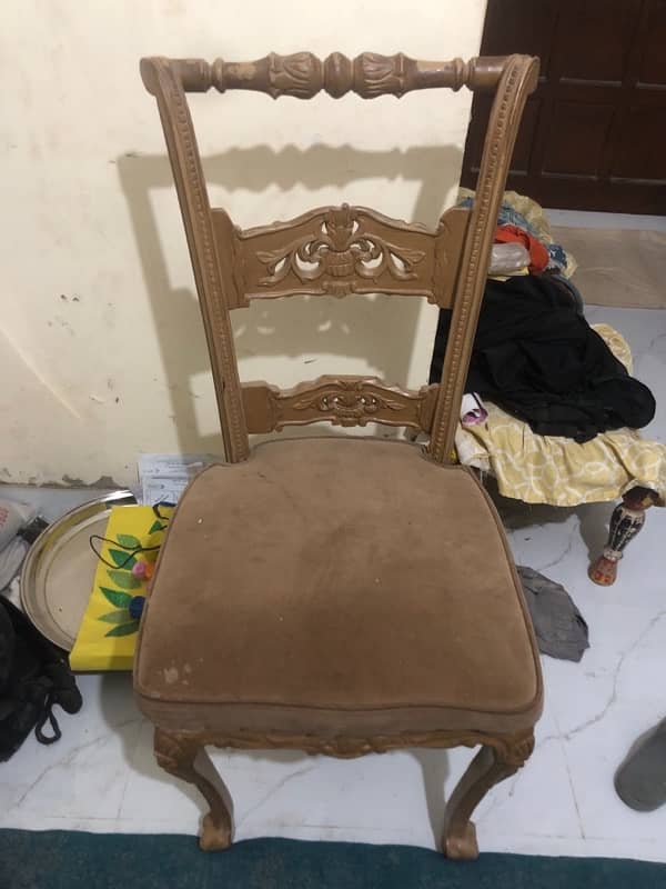 Dining tables good condition of glass 0
