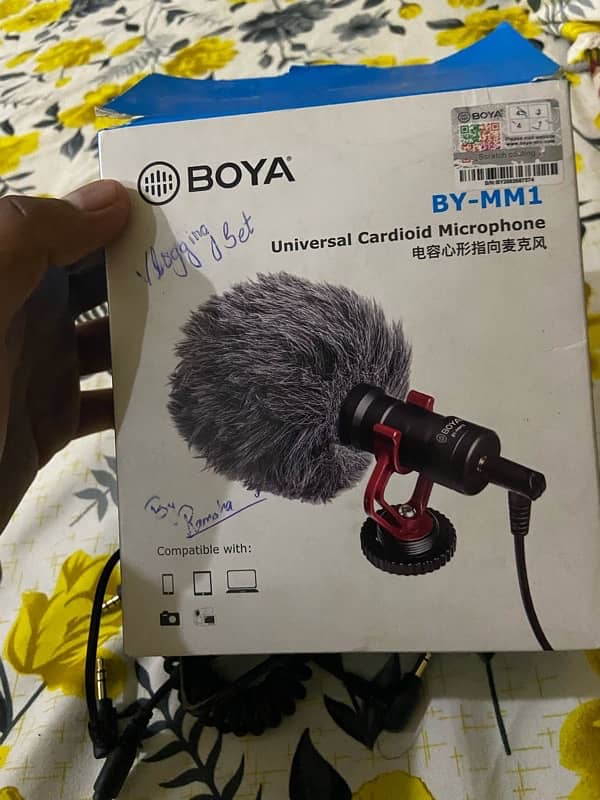 vlogging mic jo intrested ho rabta kry 0