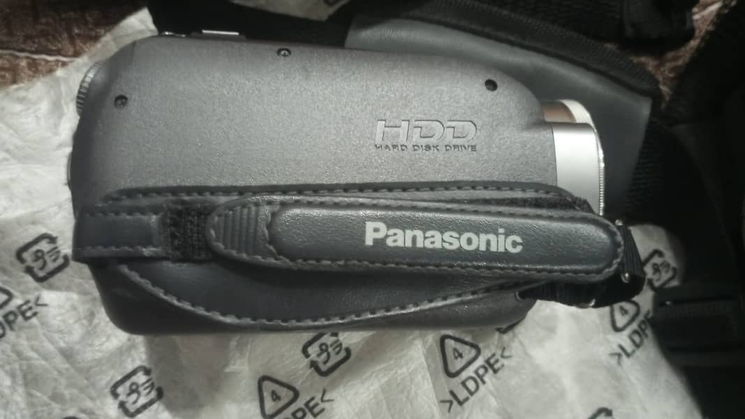 Panasonic HDC-HS200 80GB HDD Full HD 4