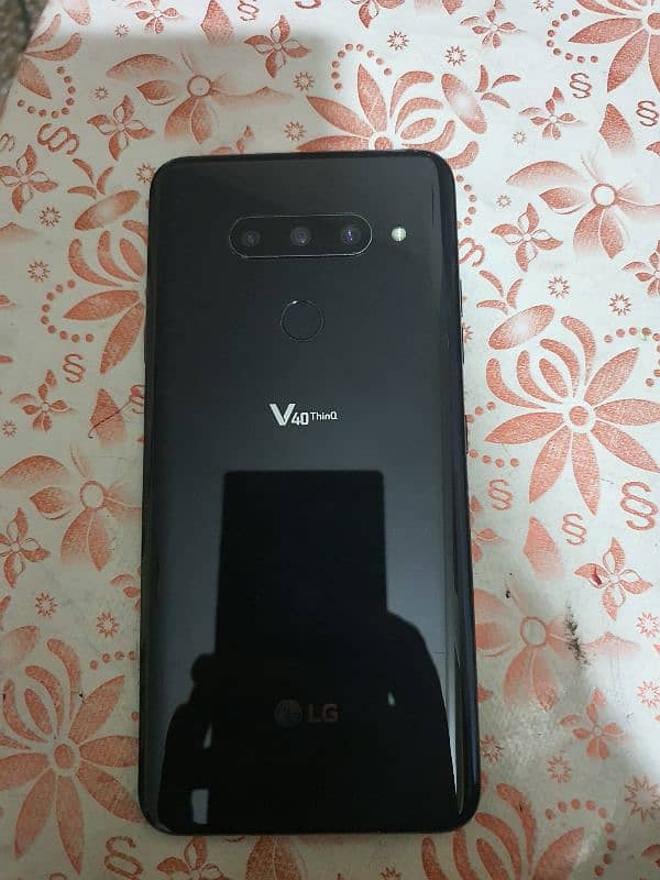 LG v40 thinq 6/64 8