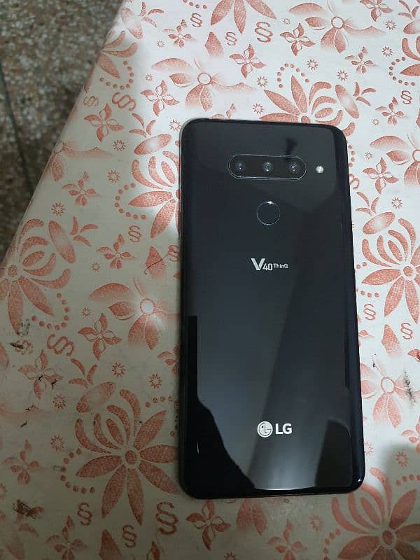 LG v40 thinq 6/64 9