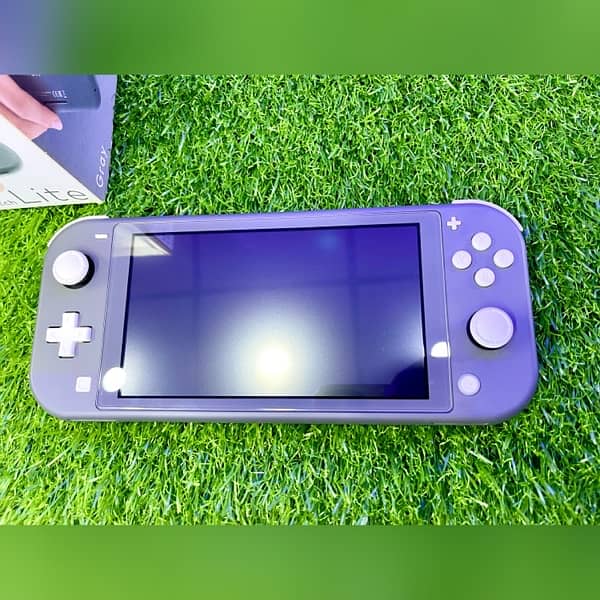 Nintendo Switch Lite 6