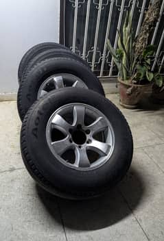 17 inch ORIGINAL Toyota Alloy rims prado / vigo with tyre