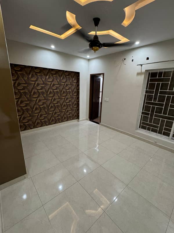 Luxury in a 5 Marla Modern Masterpiece for Sale in Izmir Town, Lahore 7