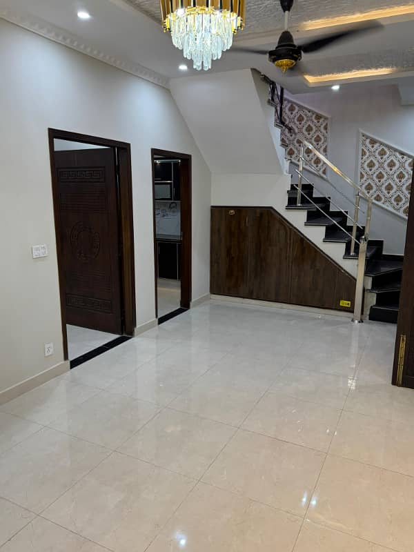 Luxury in a 5 Marla Modern Masterpiece for Sale in Izmir Town, Lahore 9