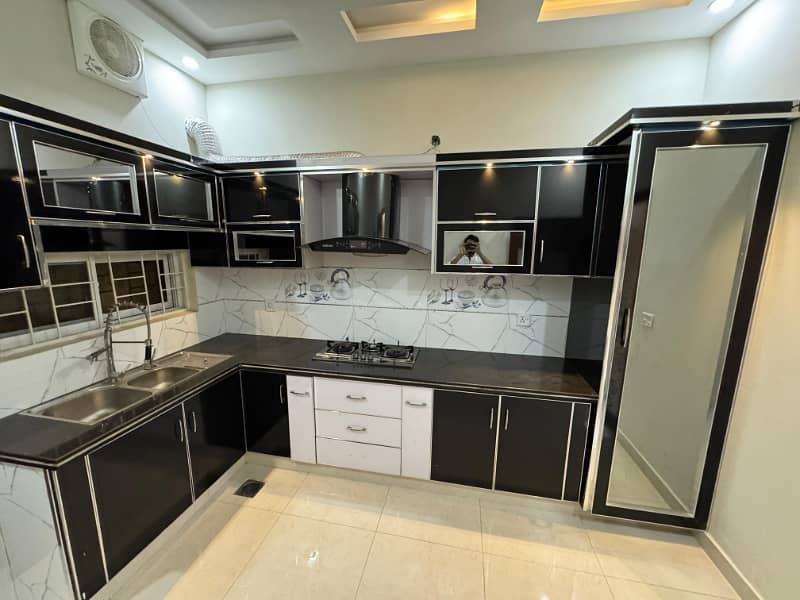 Luxury in a 5 Marla Modern Masterpiece for Sale in Izmir Town, Lahore 14