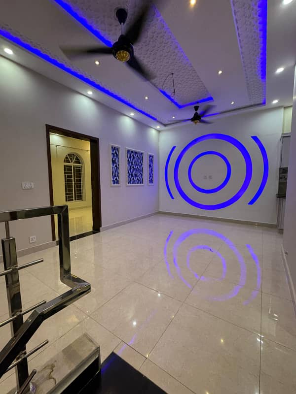 Luxury in a 5 Marla Modern Masterpiece for Sale in Izmir Town, Lahore 16