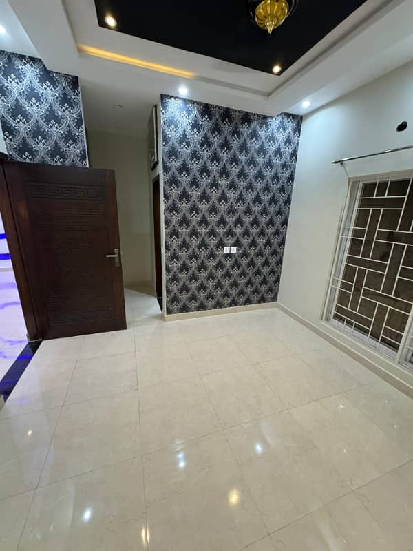 Luxury in a 5 Marla Modern Masterpiece for Sale in Izmir Town, Lahore 19