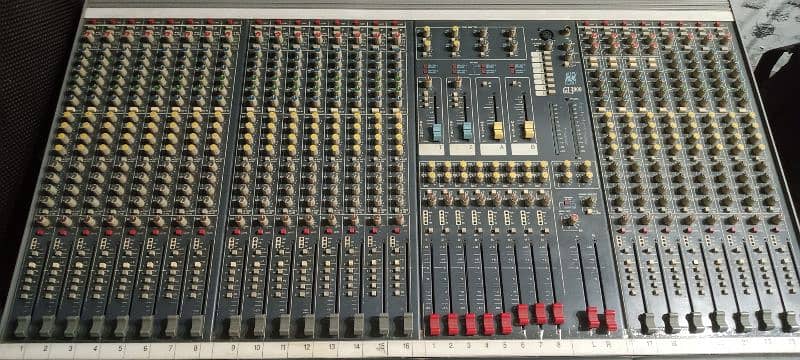 GL 3000 ALLEN,& HEATH 24 channel mixer console usable working 2