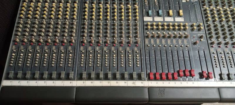 GL 3000 ALLEN,& HEATH 24 channel mixer console usable working 3