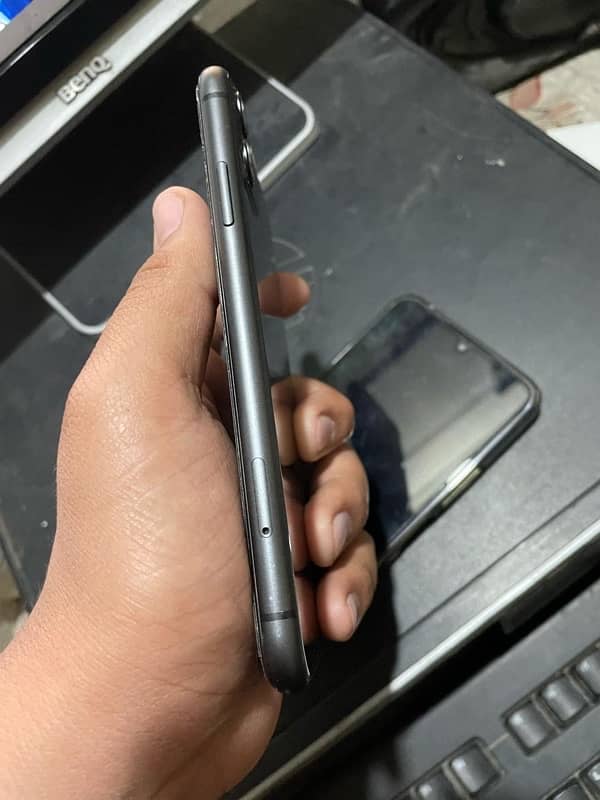 iPhone 11jv 64gb 4