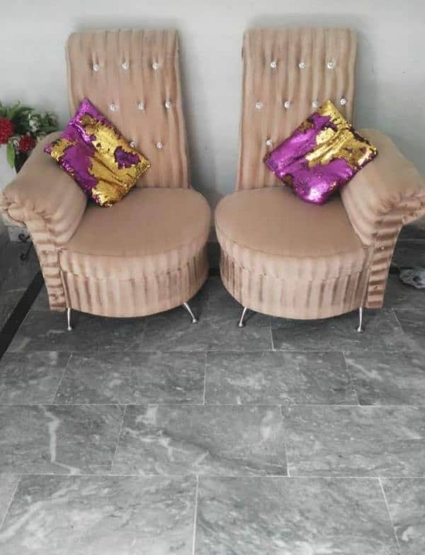 royal chairs 2