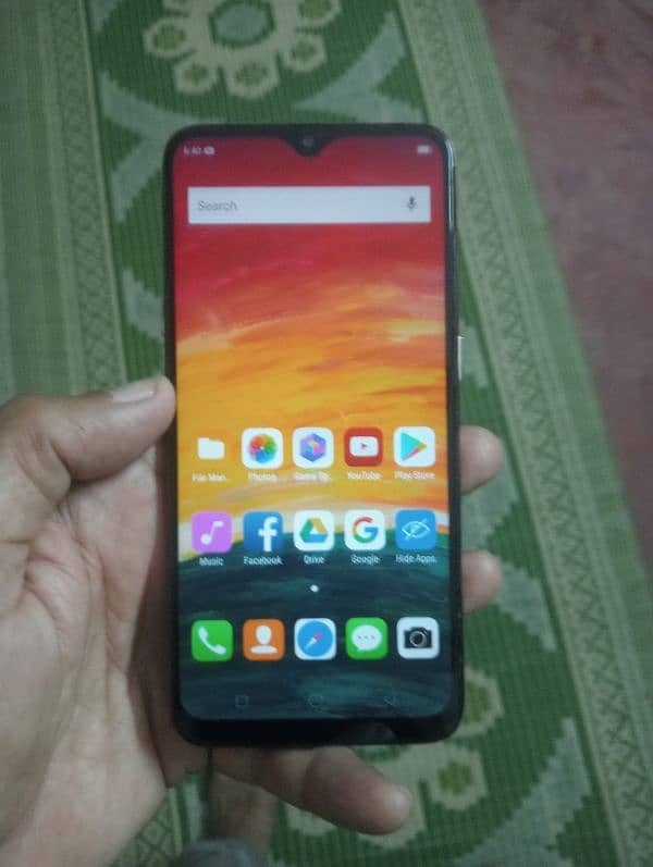 Oppo F9 Pro 0