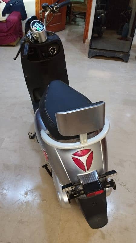 Electric Bike Scooty Metro M6 | Model 2023 4