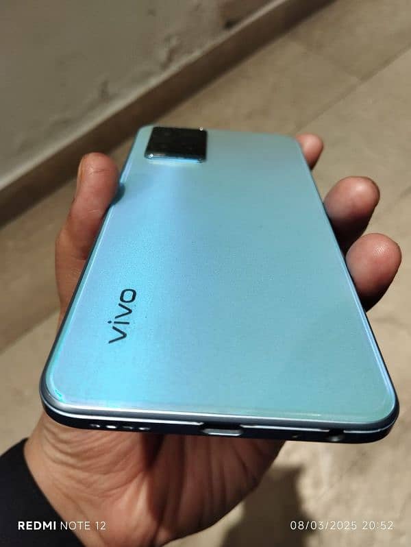 Vivo Y33s 3