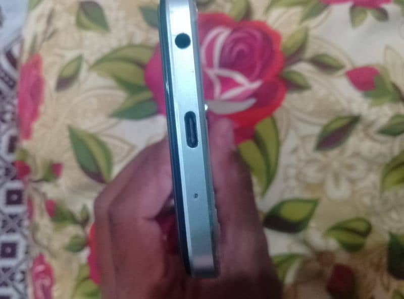 Vivo Y18s new condition mobile scratch less fone 2