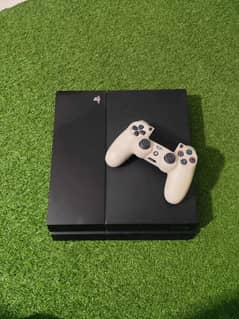 *PS4 fat 500gb UAE model with orginal controller*