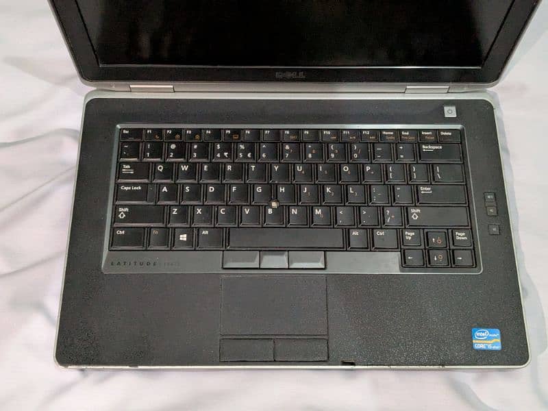 Dell latitude core i5 4th Gen 1 Gb graphic card 8 Gb RAM SSD 128 2