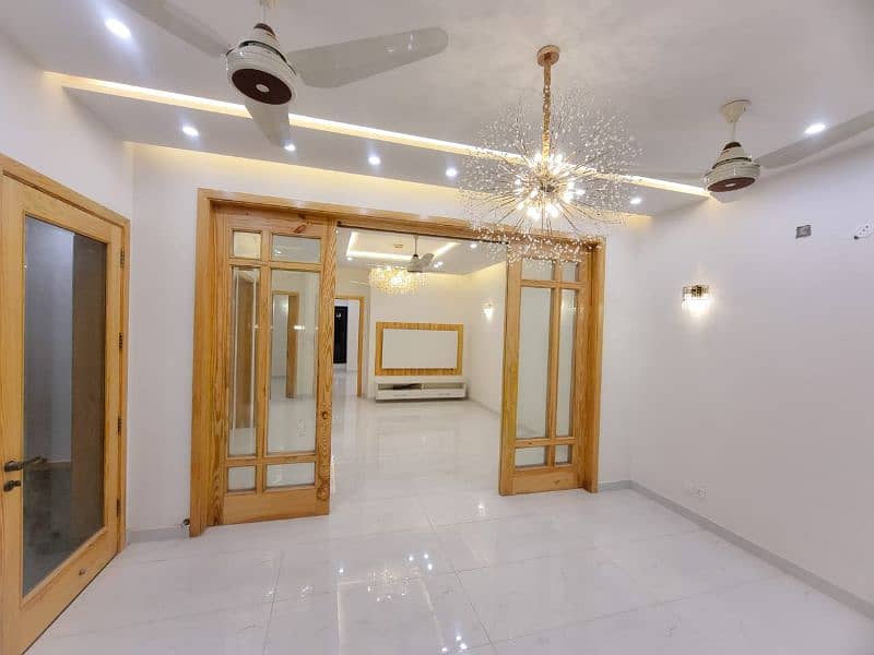 luxurious 4 bedroom house in Bahria Town 3