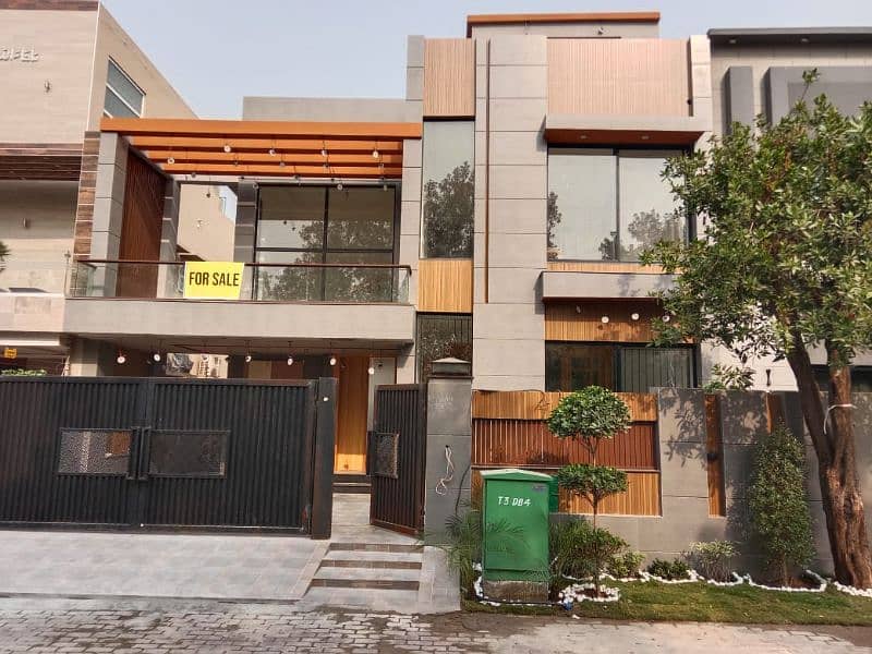 luxurious 4 bedroom house in Bahria Town 18