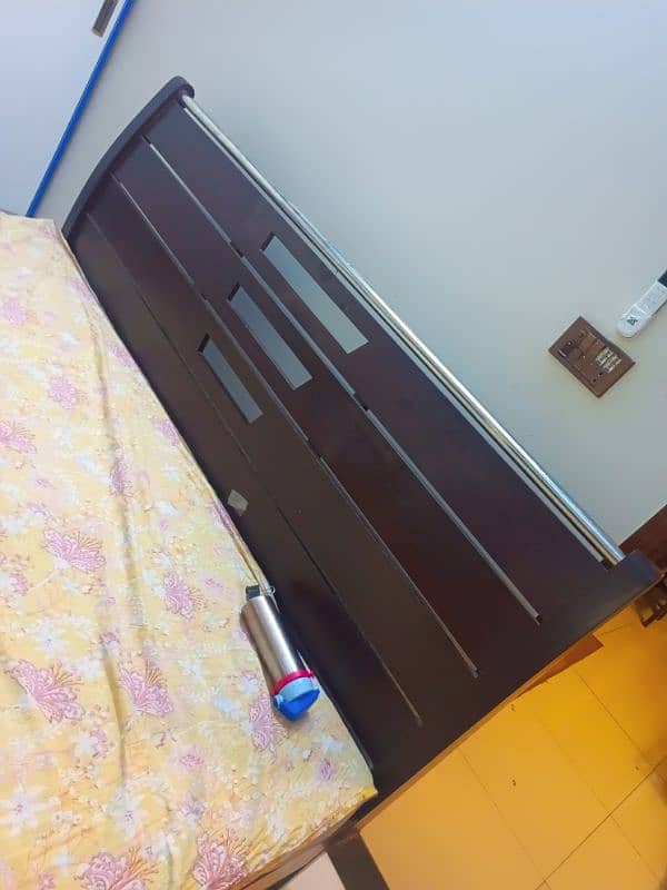 want to sell Bed. 2