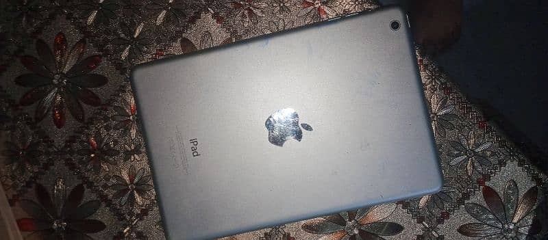 this ipad is in good condition and needs a little fixing old model 1