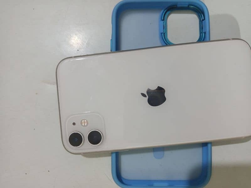 iPhone 11 white colour 10/9 3