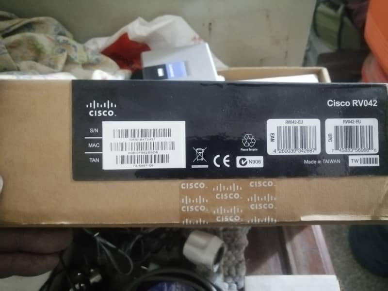 Cisco 10/100 4Port VPN ROUTER RV042 1