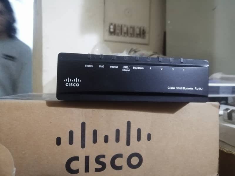 Cisco 10/100 4Port VPN ROUTER RV042 3