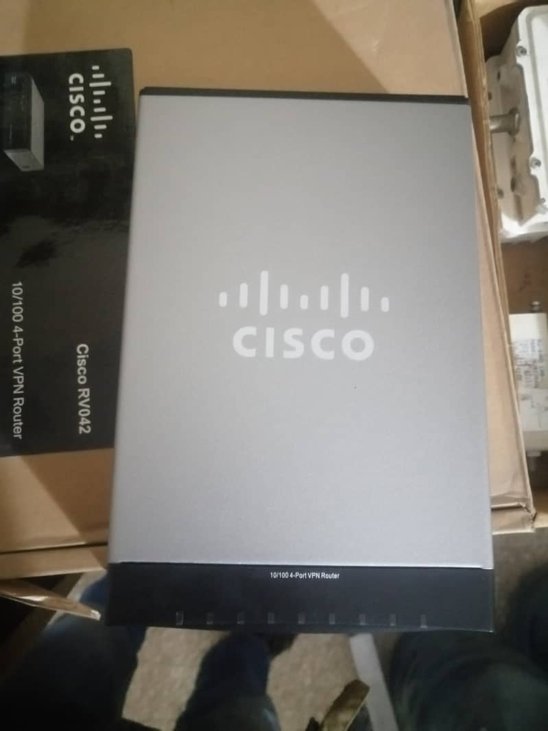 Cisco 10/100 4Port VPN ROUTER RV042 4