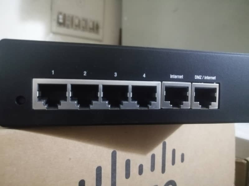 Cisco 10/100 4Port VPN ROUTER RV042 7