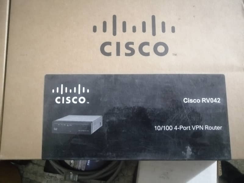 Cisco 10/100 4Port VPN ROUTER RV042 8