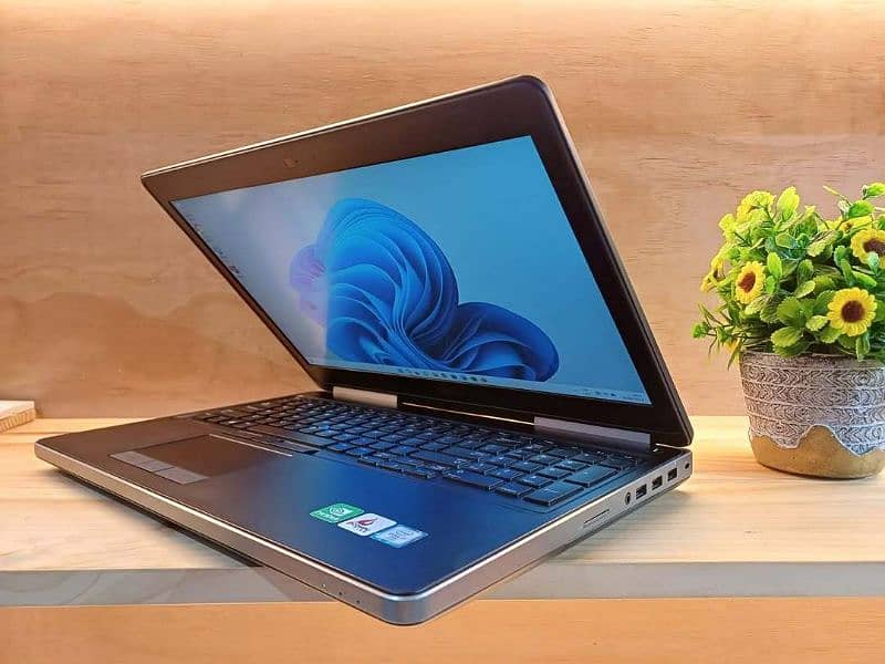 4GB Nvidia • i7-6th (H Processor) • 16GB/256GB SSD 1