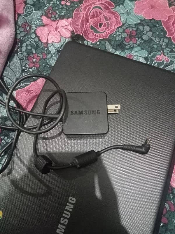 SAMSUNG 500C chromebook 4 GB ram 16 GB storage free mouse and mousepad 5