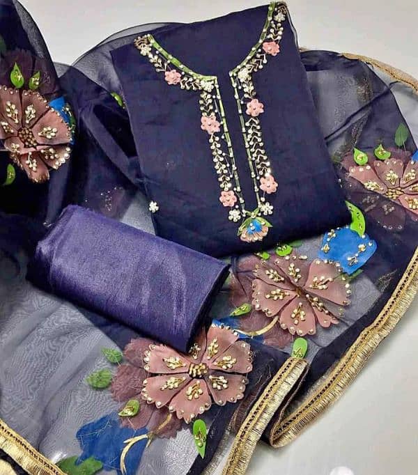 online ladies suits sale karny hai ghr bethy 2