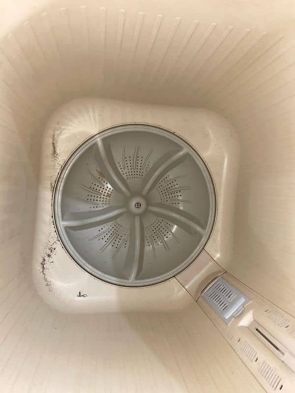 Haier Washing machine with dryer 1