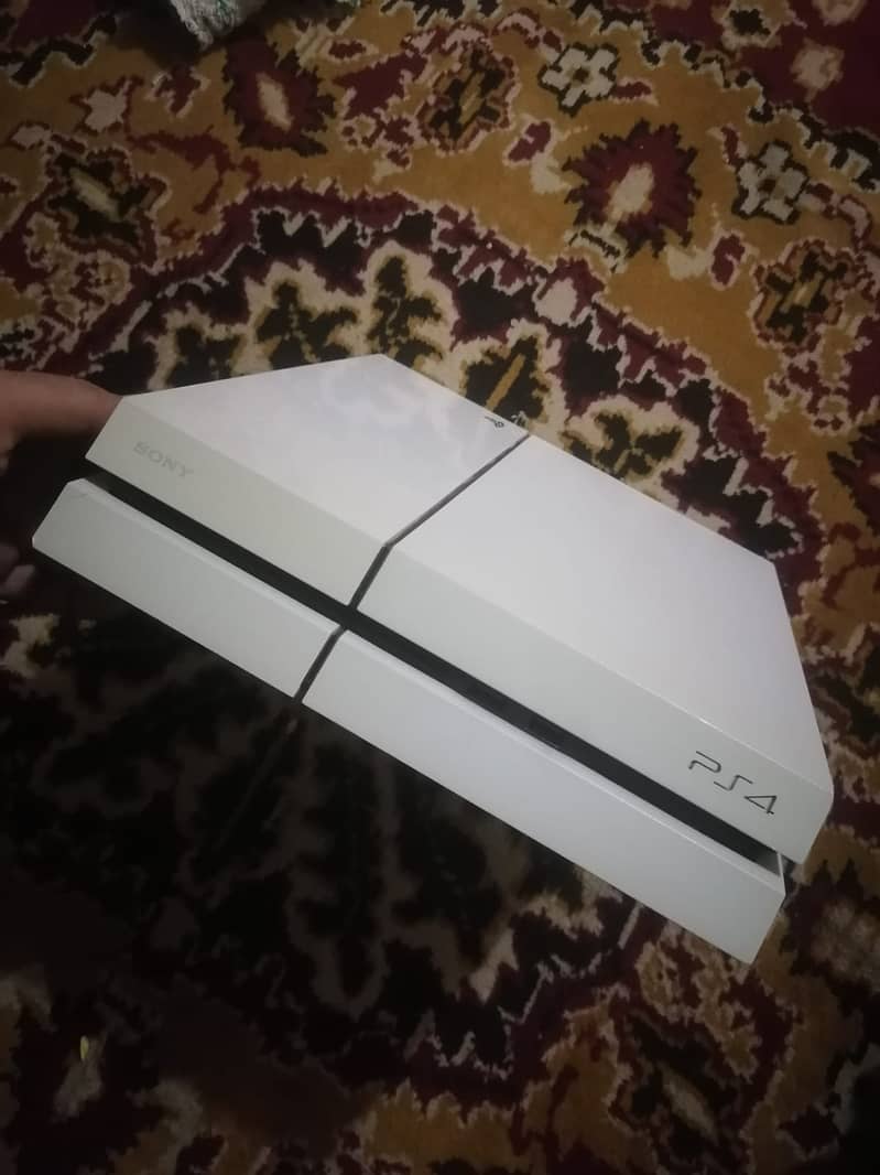 PS4 FAT WHITE,  JAILBREAK,10/10 CONDITION 2