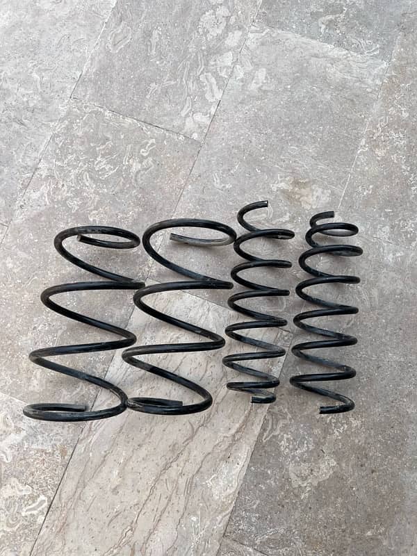 genuine springs for the shocks of toyota corolla altis / gli / xli 1