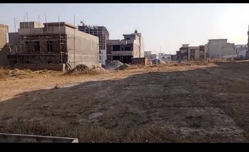 10 Marla Prime Location Plot for Sale in Mumtaz City Investor Rate! 3