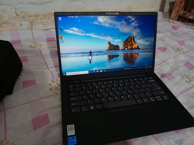 lenovo laptop brand new 10/10 2