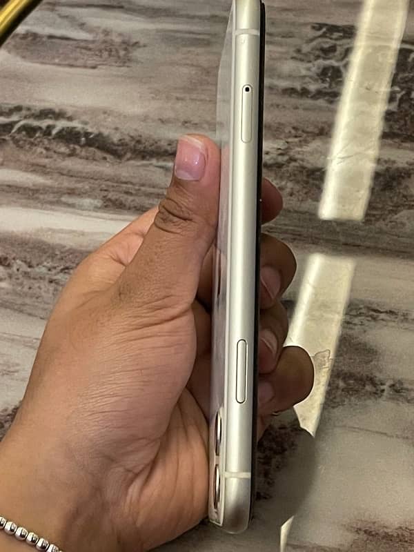 iphone 11 white color, Non PTA , condition 10/10 , battery health 79. 6