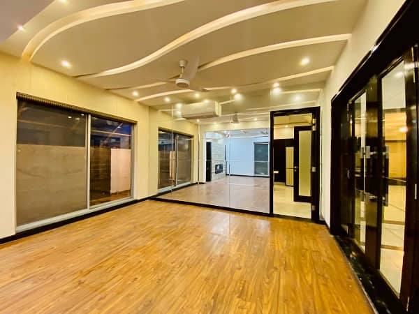 1 Kanal Full House For Rent in DHA Phase 6 Prime Location Near Dolmen Mall 4