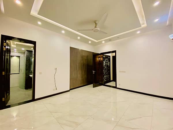 1 Kanal Full House For Rent in DHA Phase 6 Prime Location Near Dolmen Mall 9