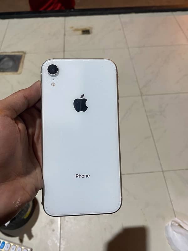 iPhone Xr 64 gb bt helth 89  condition 10/9 2